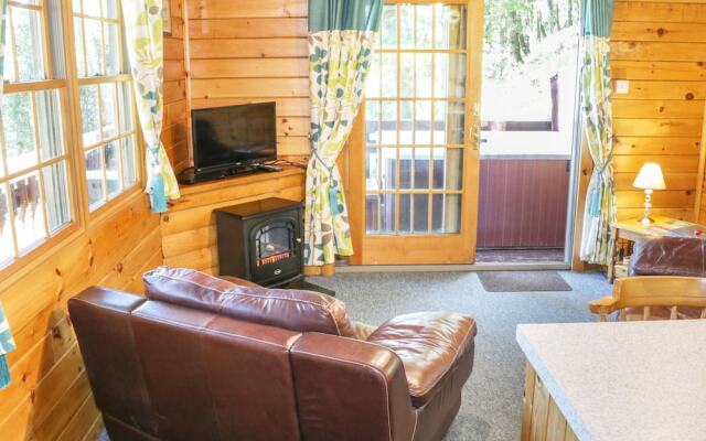 Hollies Lodge