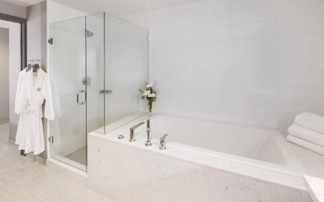 Sheraton Vancouver Guildford Hotel