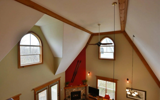 The Lodges at Blue Mountain - Historic Snowbridge Condos