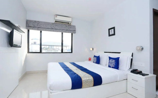 OYO 10611 Hotel Malabar Illam