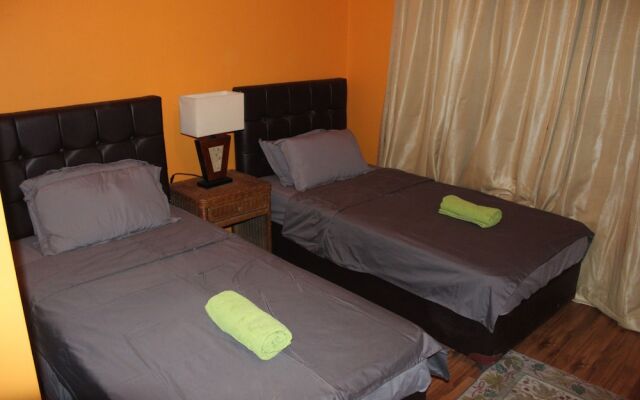 Beautiful 2 BR Apt Quiet & Private