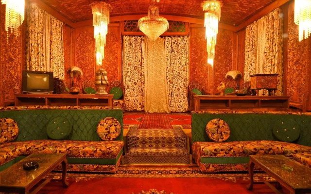 De Laila House Boat by Sterling