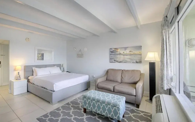 209 Little Harbor Inn