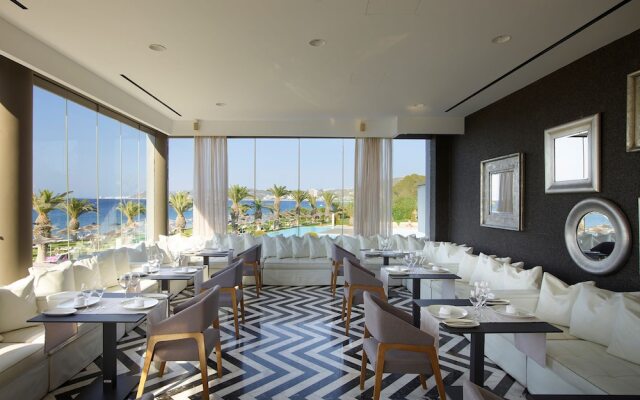 The Ixian Grand & All Suites Hotel