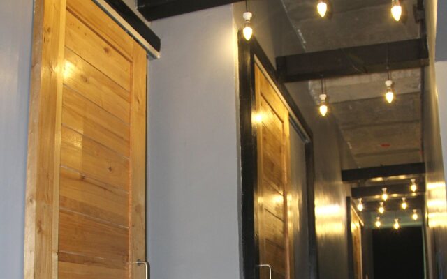 Boracay Box & Ladder Hostel
