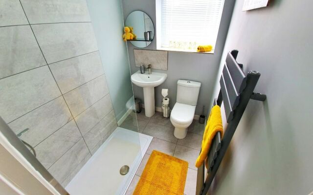 Sunflower Suite under Sasco Apartments