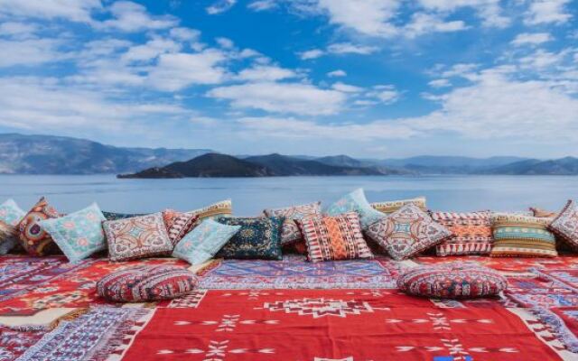 Lugu Lake Flower House Love Song Rongyi Lake View Hotel