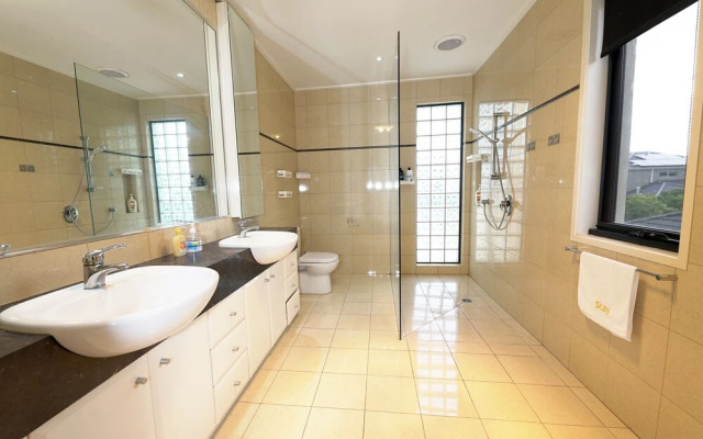 Luxury 7BRM Lakeside BigHouse Point Cook