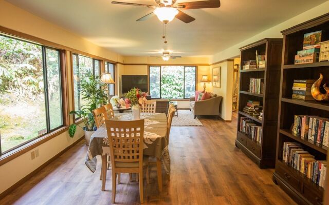 Hale Mauna Loa Lower - 11-3910 3rd St