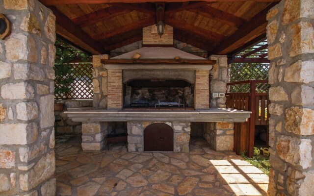 Amazing Home in Nedescina With Wifi and 5 Bedrooms