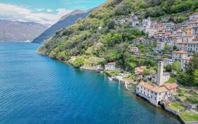 Deriva Apartment on Careno's Beach by Rent all Como