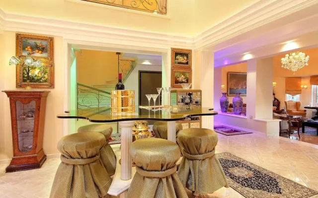 Royal Riviera Residence