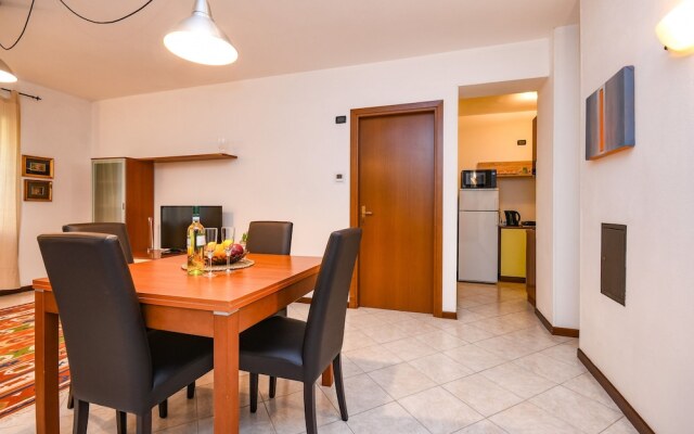 Desenzanoloft: Yellow Apartment