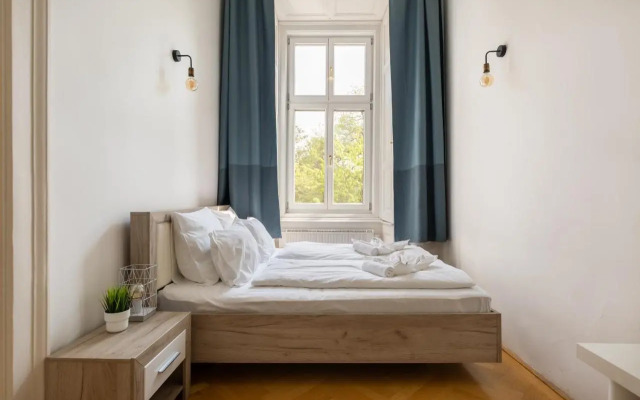SUPER CENTRAL 2BR-2BT with Balcony&View&Sauna&Jacuzzi
