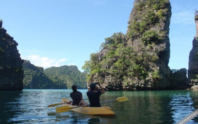 Lom Lae Beach Resort