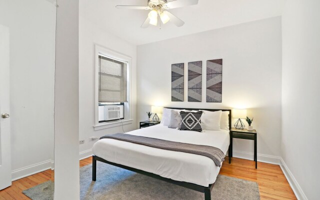 Darling 1BR Apartment in Lakeview