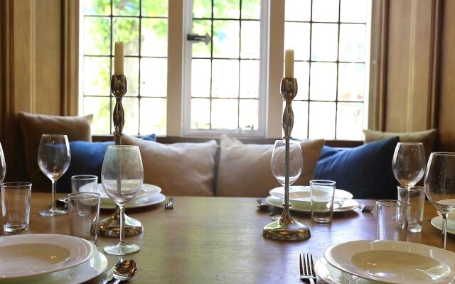 141 the Hill, Burford, Burford