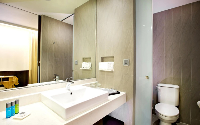FX Hotel Tainan MinSheng Road Branch