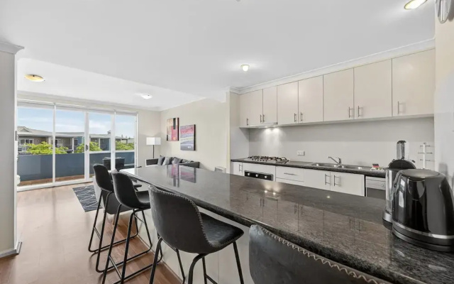 Serene 2-bed Apartment by the Canal