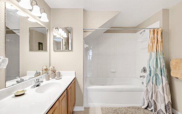 Modern & Comfy 20min to Disney Queenbeds