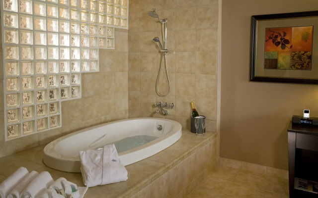 Monarch Hotel & Conference Center