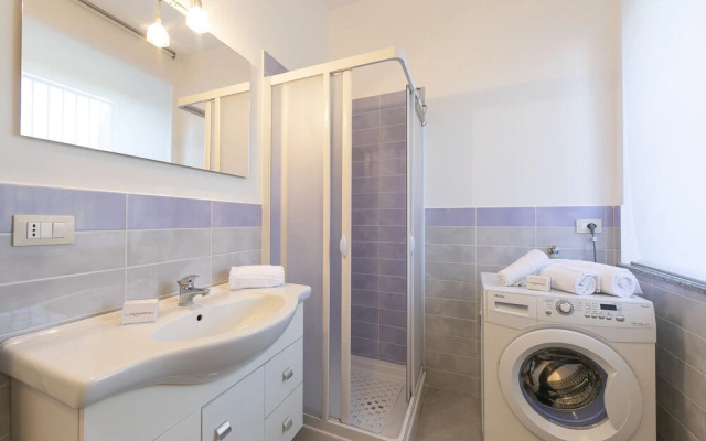 Casa Al Vicolo Di Ranco 50mt From Beach - Happy Rentals