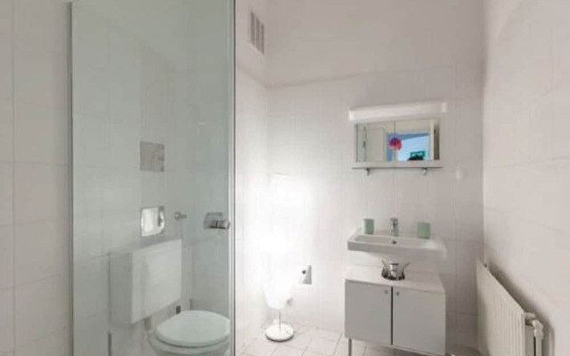 Modern Apartment in Vienna With Library