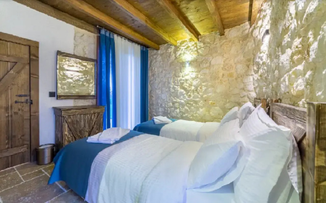 Marisstone Hotel Villa