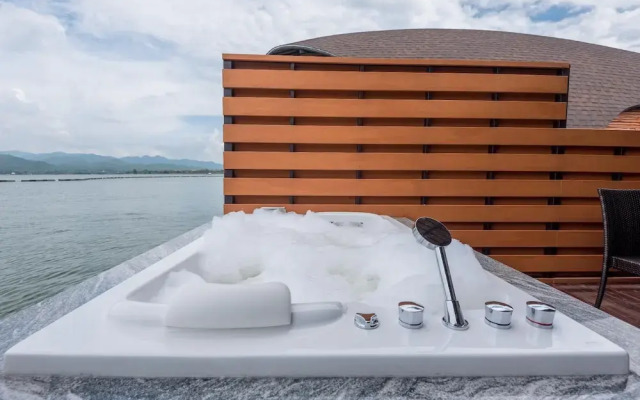 Leaf Lake Kan Resort