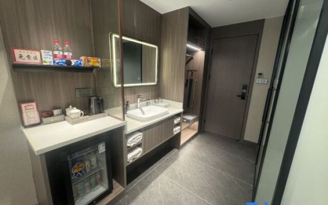 Huajing Hotel (Taiyuan South Railway Station Shanxi University Branch)