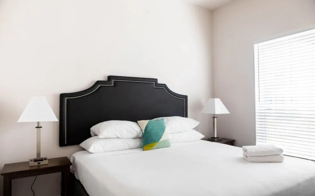 WanderJaunt - Hip East Austin Apartments