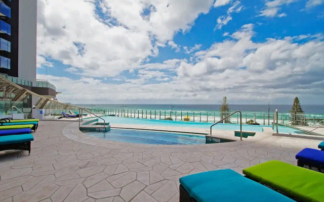 Soul on the Esplanade - HR Surfers Paradise