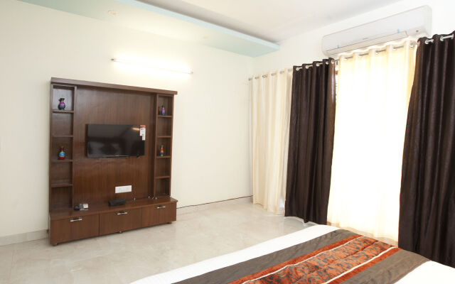 OYO Rooms Huda City Center Market District