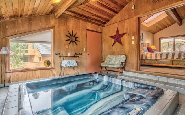 2 Tan Oak-Hot Tub-3BR/2BA