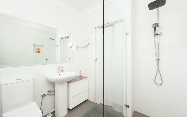 Comfy & Convenient Homebush West