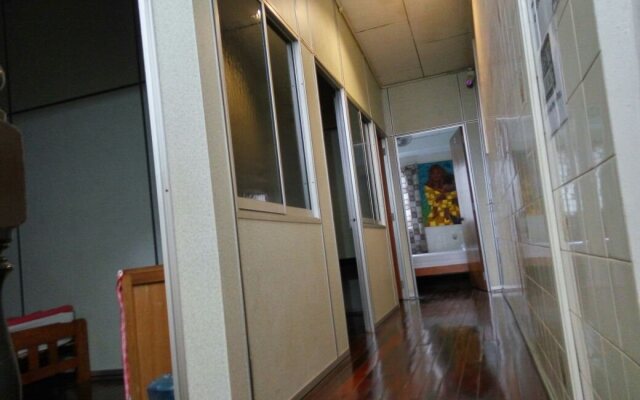 Discovery Cafe and Guesthouse