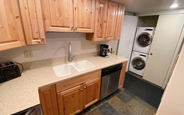 #112 Vail International