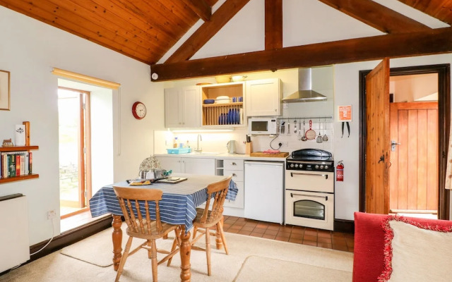 Manifold Cottage
