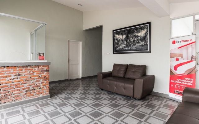 RedDoorz Plus near RS USU Medan 2 – Lobby – Medan