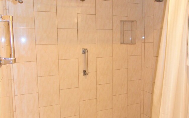 The Cocoanuts 1 Bedroom Condo