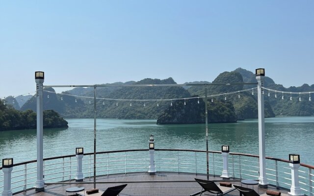 Paradise Grand Cruise