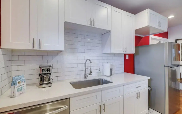 Pet-friendly Houston Apartment: 1 Mi to Downtown!