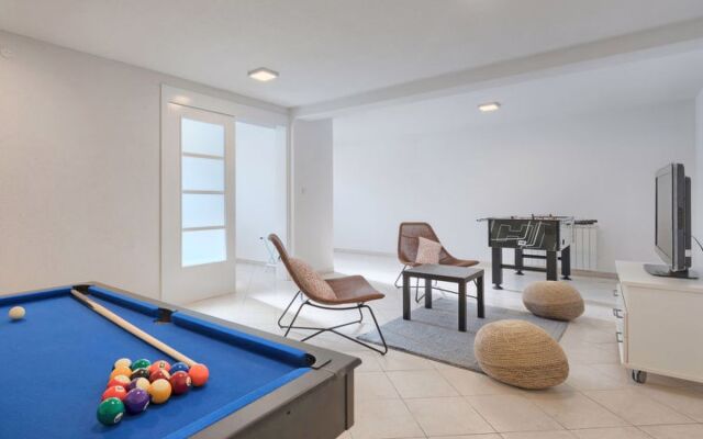 Villa Beach Front Ba Anija