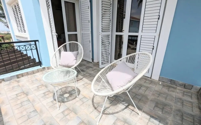 Blue Estia Villa - Pool Wifi Summer Breeze