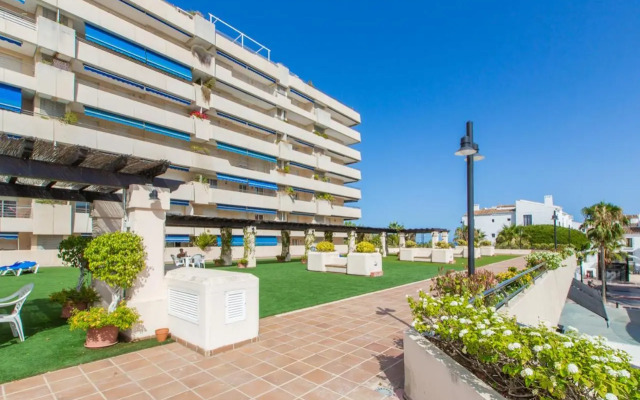 Trendy Apt. Puerto Banús (Free Parking & Pool) - RDR208