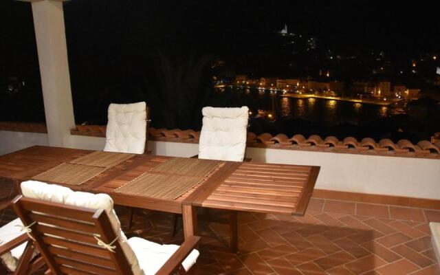 BellaVista Jelsa 2+2