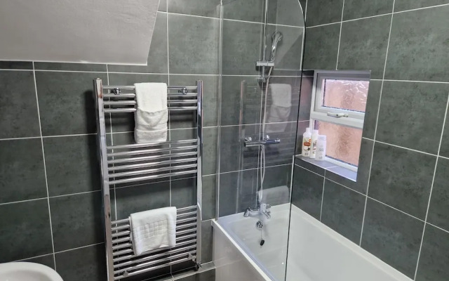Birtley's Amethyst, 3 Bedroom Apt ,sleeps 6 Guest