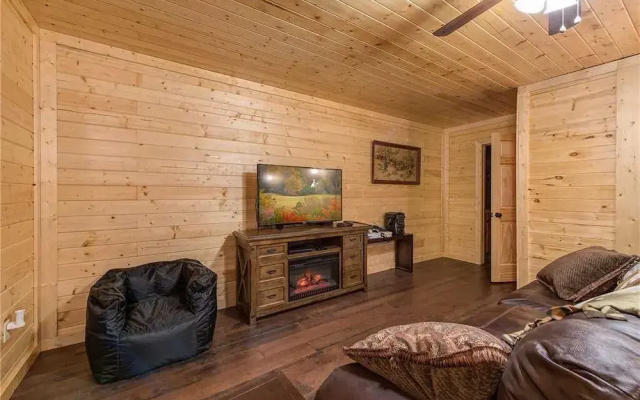 Emilys Hideaway - Four Bedroom Cabin