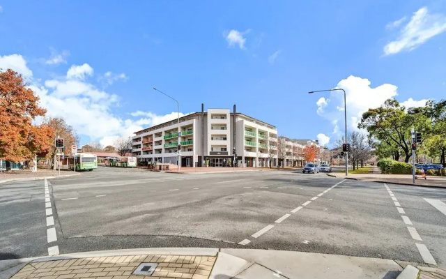 Comfy Lakeside 1-bed With Secure Parking