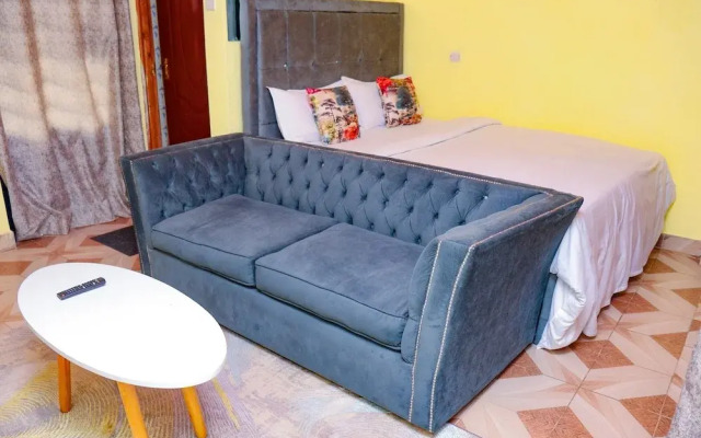 Lux Suites Trm drive Studio Apartments